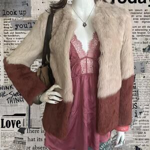 Funktional rabbit fur jacket with color block design and silk lining